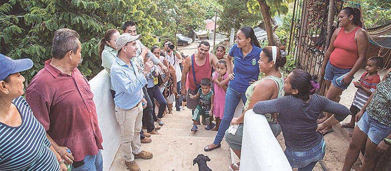 Supervisa Alcaldesa obra de andadores en El Colomo - Diario de Colima (Comunicado de prensa)
